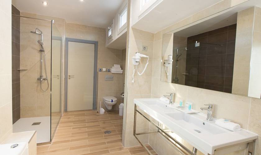 Mastersuite bathroom3 Hotel HL Suitehotel Playa del Ingles**** Gran Canaria