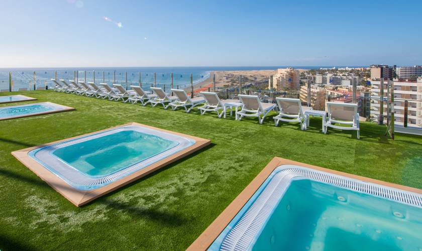 Terraza Hotel HL Suitehotel Playa del Ingles**** Gran Canaria