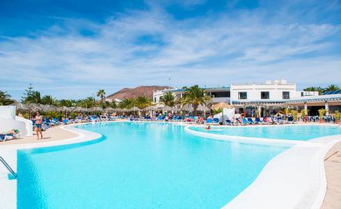 PISCINAS Hotel HL Río Playa Blanca**** en Lanzarote PISCINAS Hotel HL Río Playa Blanca**** en Lanzarote