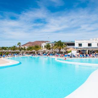 PISCINAS Hotel HL Río Playa Blanca**** en Lanzarote PISCINAS Hotel HL Río Playa Blanca**** en Lanzarote