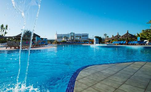 PISCINAS Hotel HL Club Playa Blanca**** en Lanzarote PISCINAS Hotel HL Club Playa Blanca**** en Lanzarote