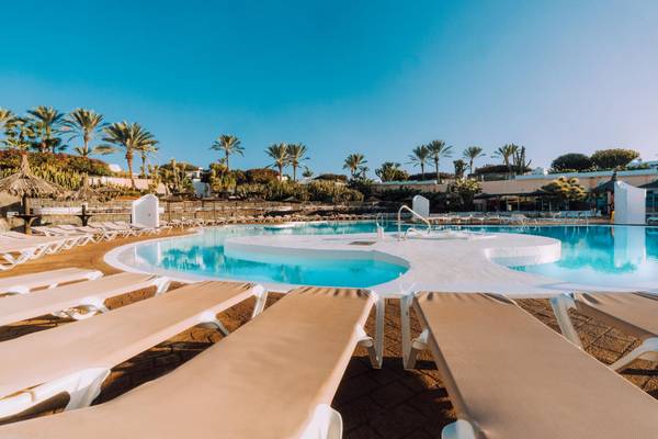 Piscina exterior Hotel HL Club Playa Blanca**** en Lanzarote