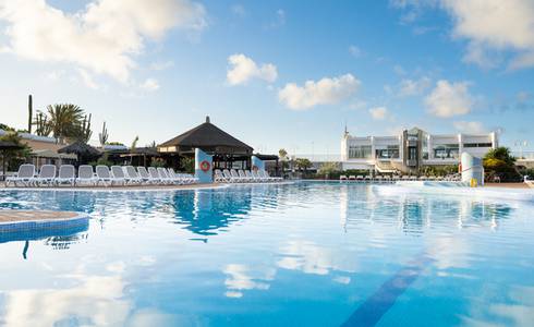 PISCINAS Hotel HL Club Playa Blanca**** en Lanzarote PISCINAS Hotel HL Club Playa Blanca**** en Lanzarote