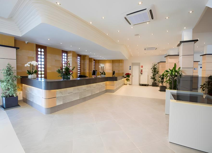 SIEMPRE A SU DISPOSICIÓN Hoteles López SIEMPRE A SU DISPOSICIÓN Hoteles López