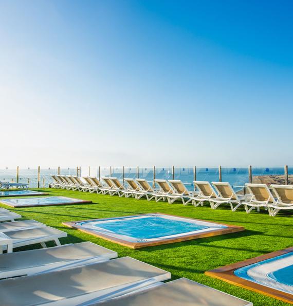 Terraza Solárium Chill Out con Jacuzzis y Vistas al Mar Hotel HL Suitehotel Playa del Ingles**** Gran Canaria Terraza Solárium Chill Out con Jacuzzis y Vistas al Mar Hotel HL Suitehotel Playa del Ingles**** Gran Canaria